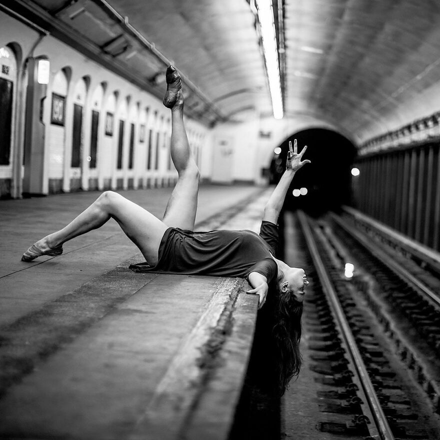 A Photographer Takes Pictures Of Random People On The Subway And The Result Is Incredible