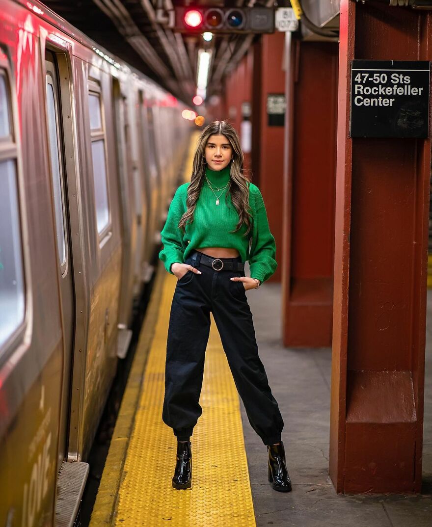 A Photographer Takes Pictures Of Random People On The Subway And The Result Is Incredible