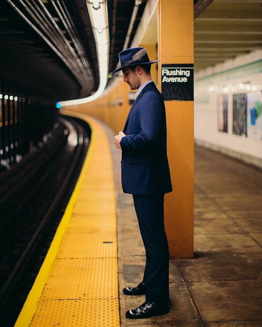 A Photographer Takes Pictures Of Random People On The Subway And The Result Is Incredible