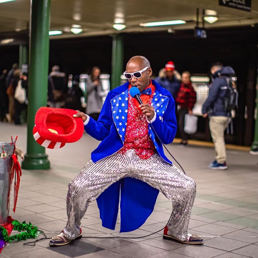 A Photographer Takes Pictures Of Random People On The Subway And The Result Is Incredible