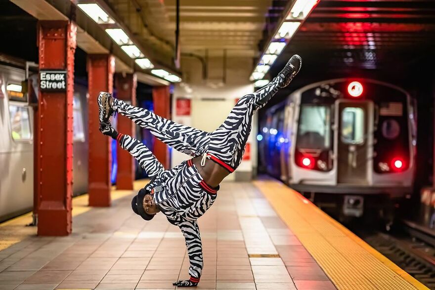 A Photographer Takes Pictures Of Random People On The Subway And The Result Is Incredible