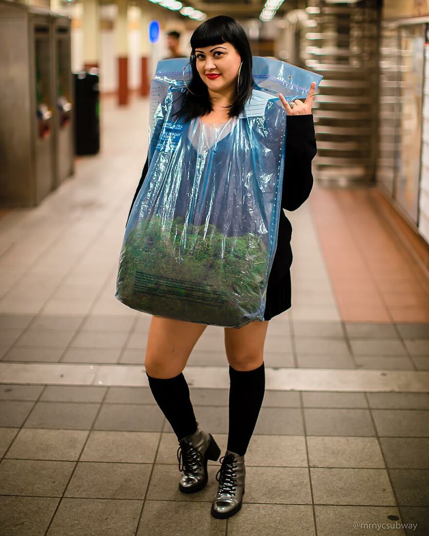 A Photographer Takes Pictures Of Random People On The Subway And The Result Is Incredible