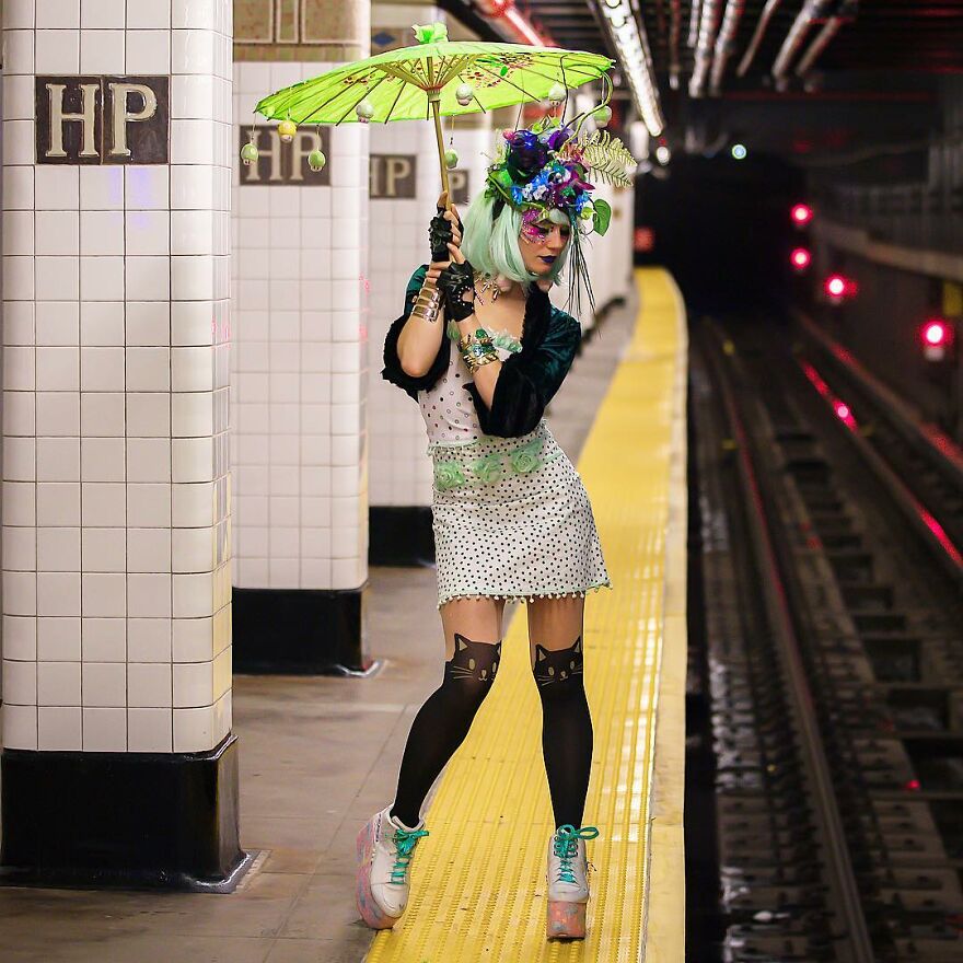 A Photographer Takes Pictures Of Random People On The Subway And The Result Is Incredible