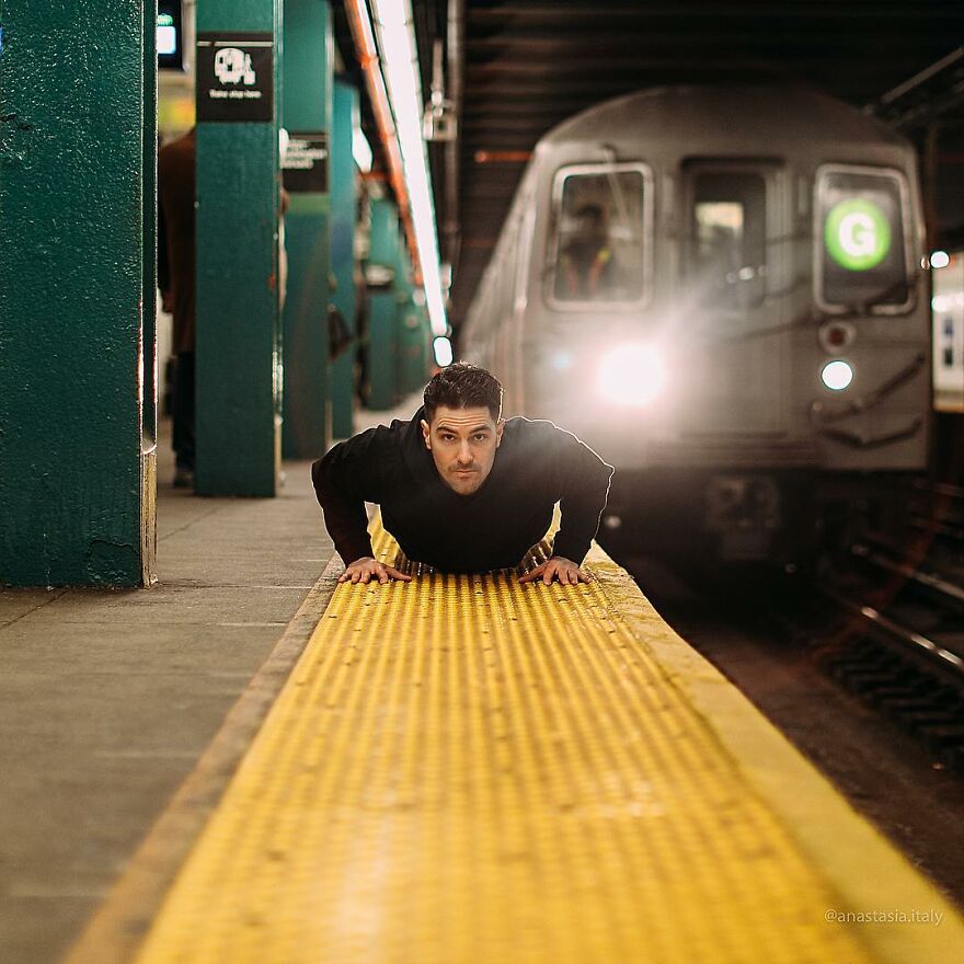 A Photographer Takes Pictures Of Random People On The Subway And The Result Is Incredible