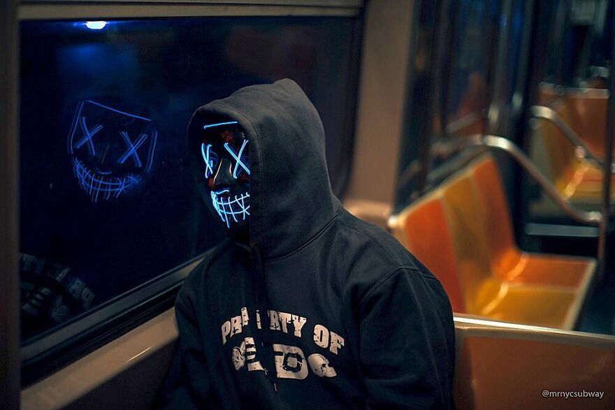 A Photographer Takes Pictures Of Random People On The Subway And The Result Is Incredible