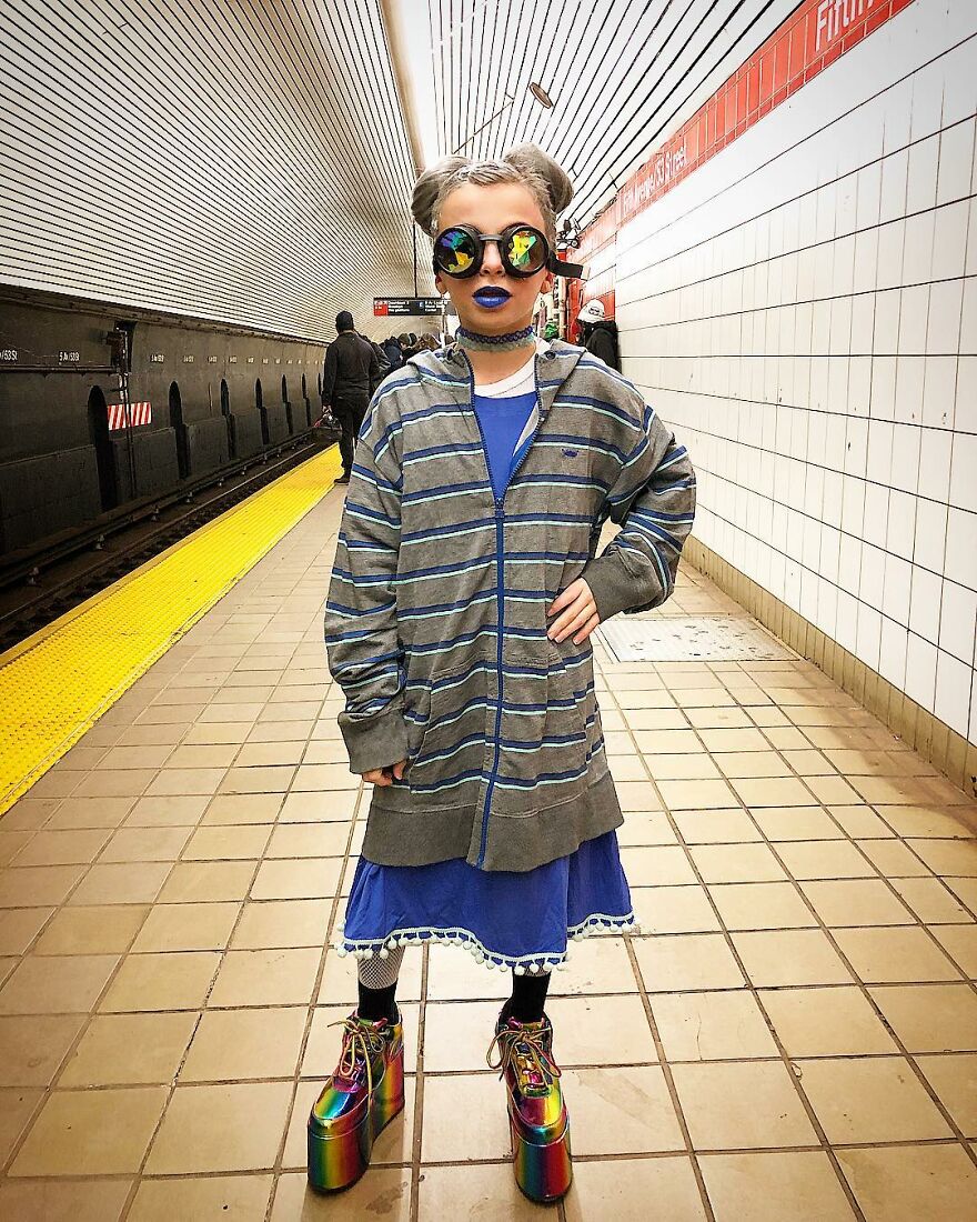 A Photographer Takes Pictures Of Random People On The Subway And The Result Is Incredible