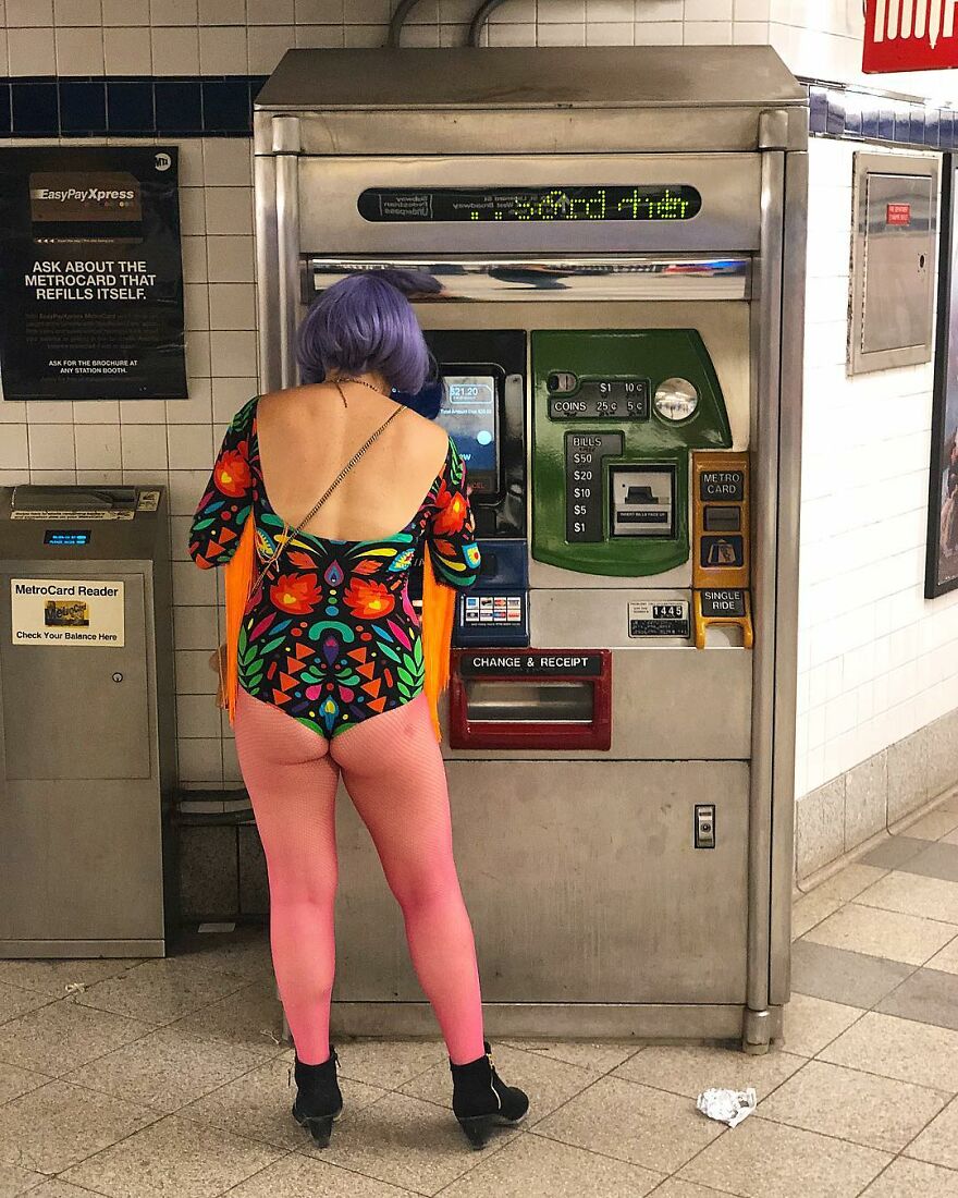 A Photographer Takes Pictures Of Random People On The Subway And The Result Is Incredible