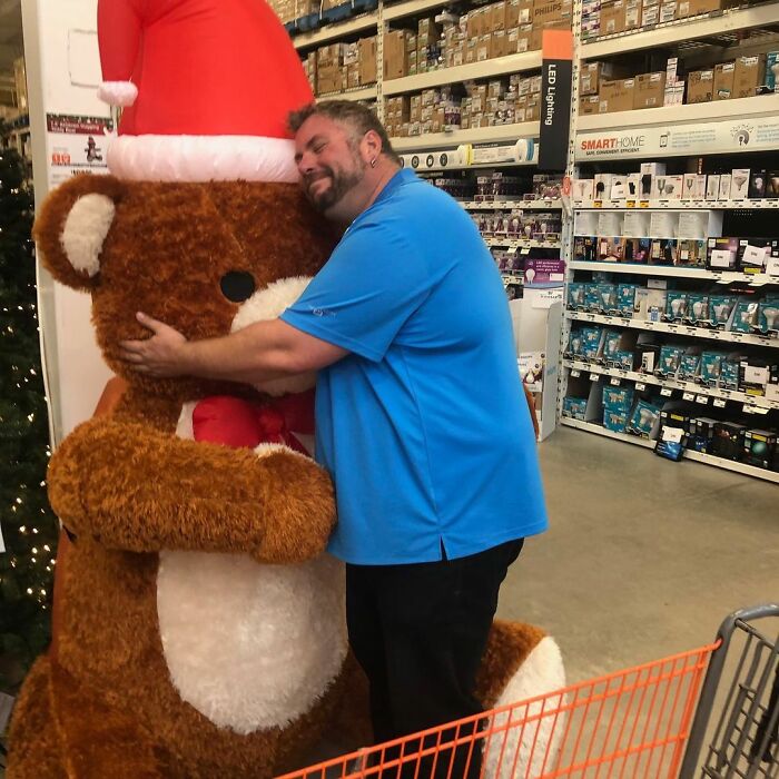 Guy Loses Half Of His Body Weight After Surviving A Near-Fatal Heart Attack And Looks Unrecognizable