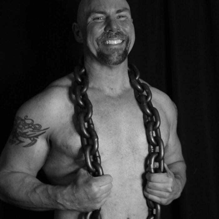 Guy Loses Half Of His Body Weight After Surviving A Near-Fatal Heart Attack And Looks Unrecognizable