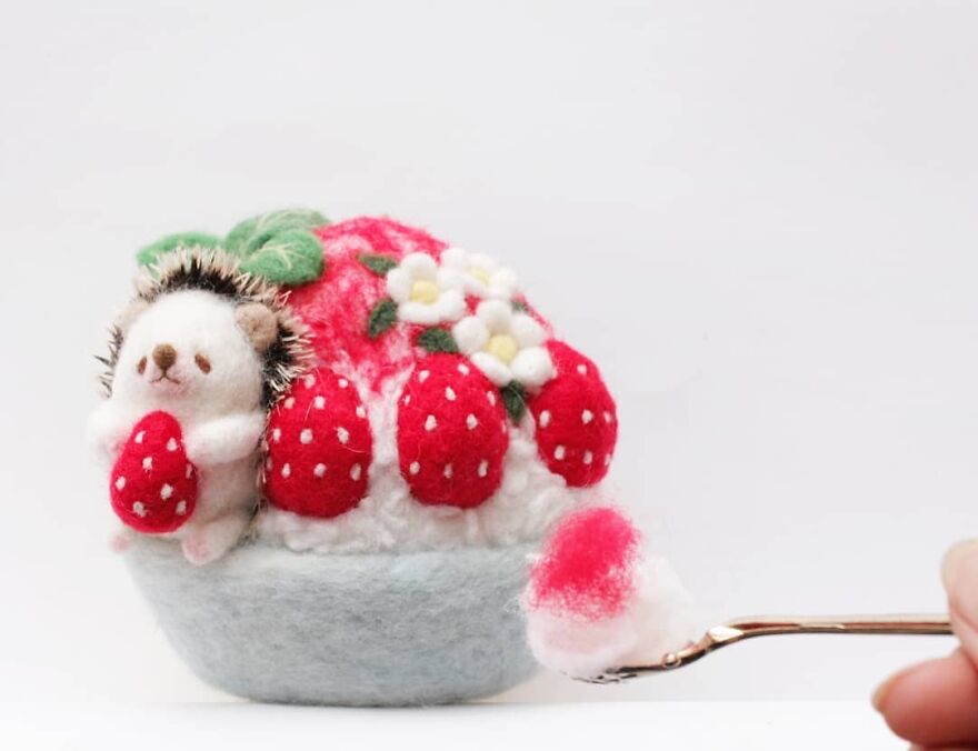 Shaved Ice, Anyone?🍓🦔❤️
.
#mootomotto #hedgehog