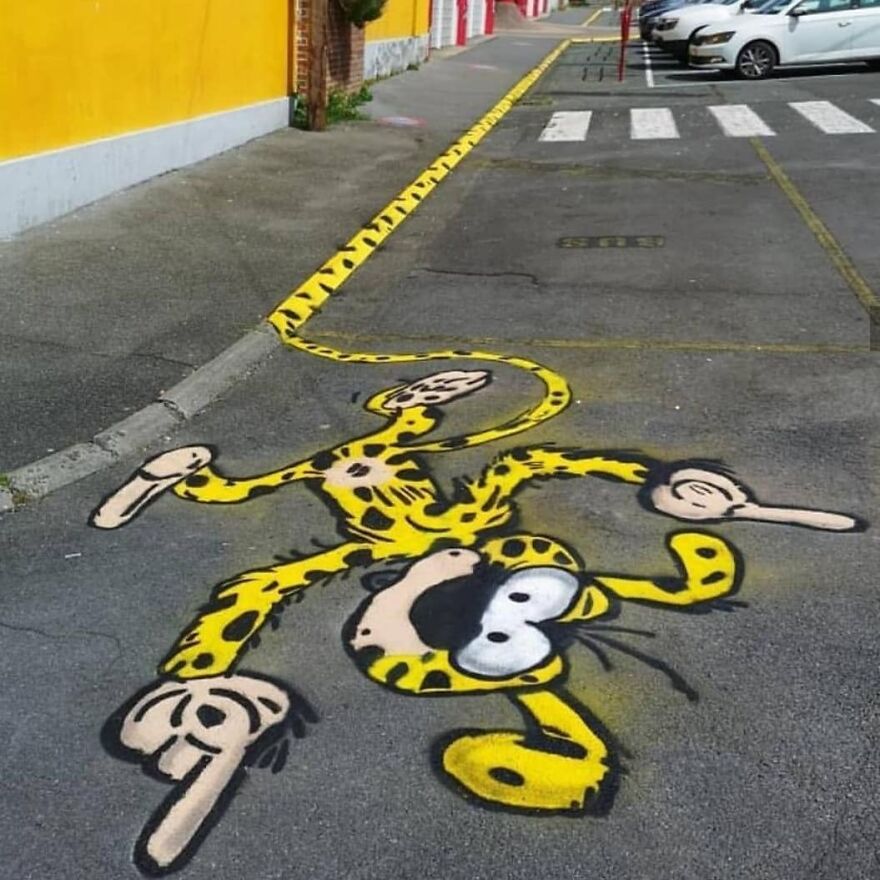 The Marsupilami Created With The People Of @festival_les_petits_bonheurs Last Summer. Playing With The Yellow Line
le Marsupilami Crée Pendant Le @festival_les_petits_bonheurs Avec Un Groupe De Participants Qui Se Sont Amusés Avec La Ligne Jaune D Interdiction De Stationnement
#oakoak #streetart #urbanart #oaky #graffityart #urbanintervention #stencilart #graff #oak #oakoak #funny #fun #art #stencil #pictureoftheday #pictures #marsupilami #spirou #yellow #jaune #line