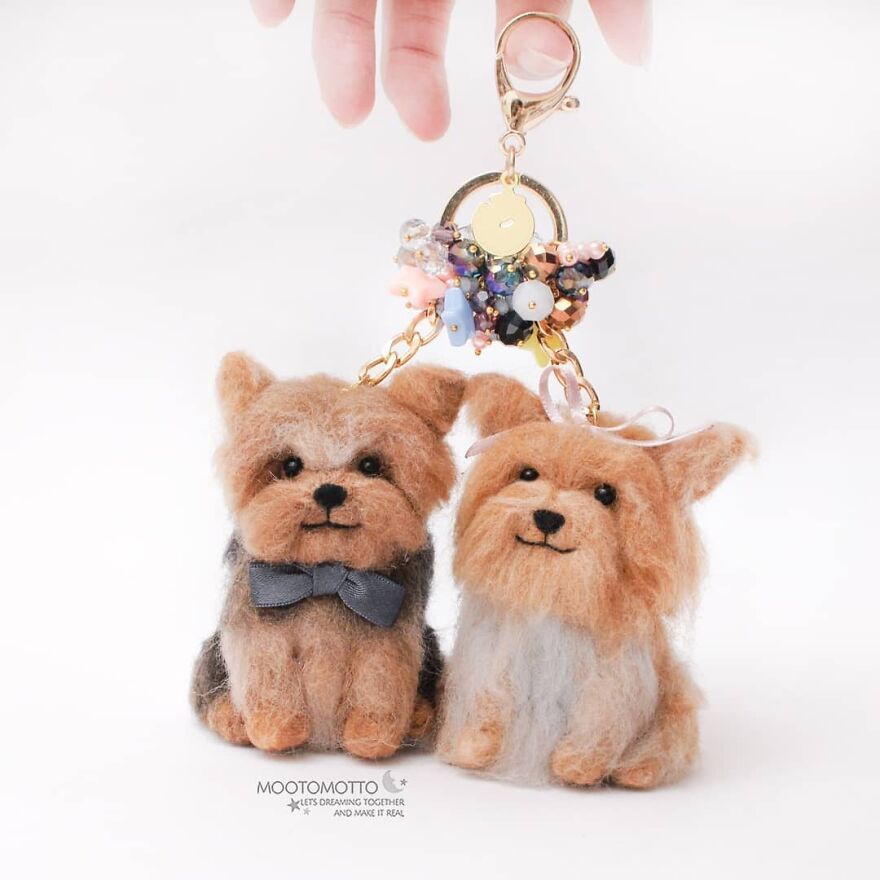 Toy Look Yorkie Couple 🐶❤️🐶
#toylookseriesmootomotto #mootomotto #needlefelt #yorkie