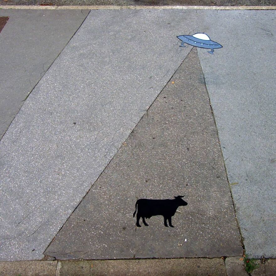 The Attack
#oakoak #streetart #urbanart #ufo #ovni #cow #vache #graff #ground #urbanintervention #fun #funny #art #flyingsaucer #stencil