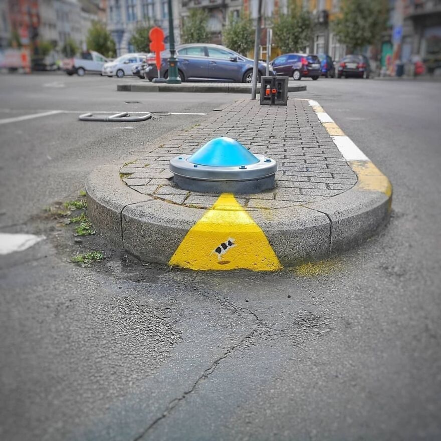 The UFO Attack
#oakoak #ufo #ovni #urban #brussels #attack #cow #schaerbeek #fun #streetart #urbanintervention #flyingsaucer