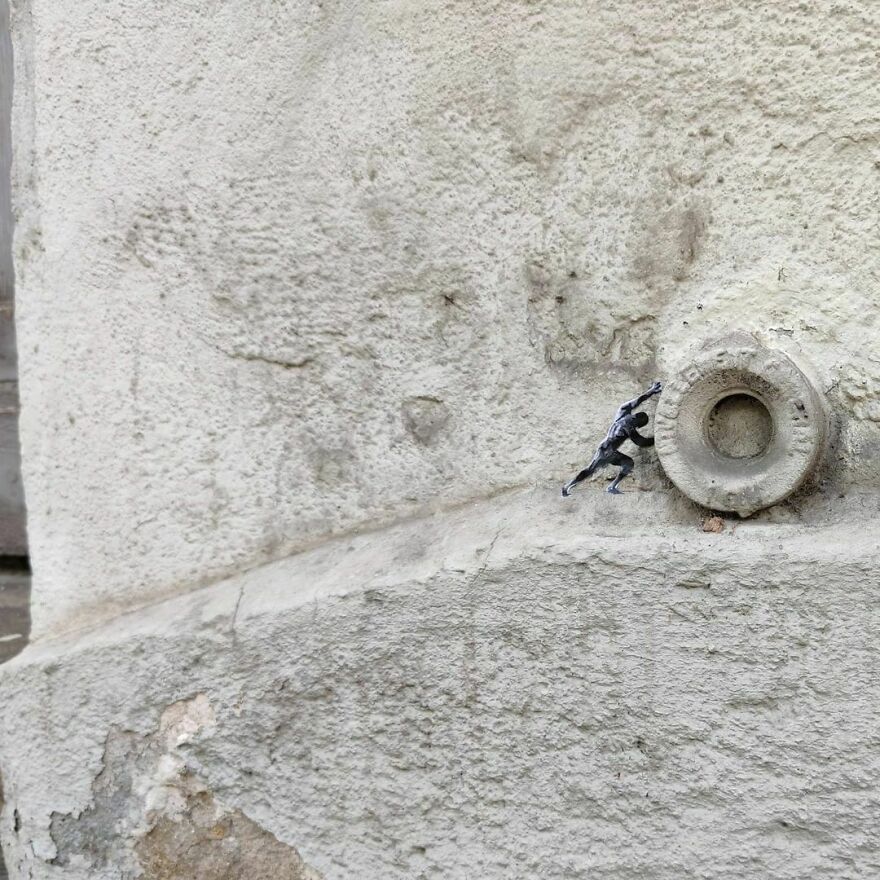 The Urban Sisyphe
le Mythe Urbain De Sisyphe #sisyphe #oakoak #streetart #urbanintervention #art #urban #arturbain #wallart #saintetienne #funny #smallart #mythologie #stencil #stencilart #sisyphe