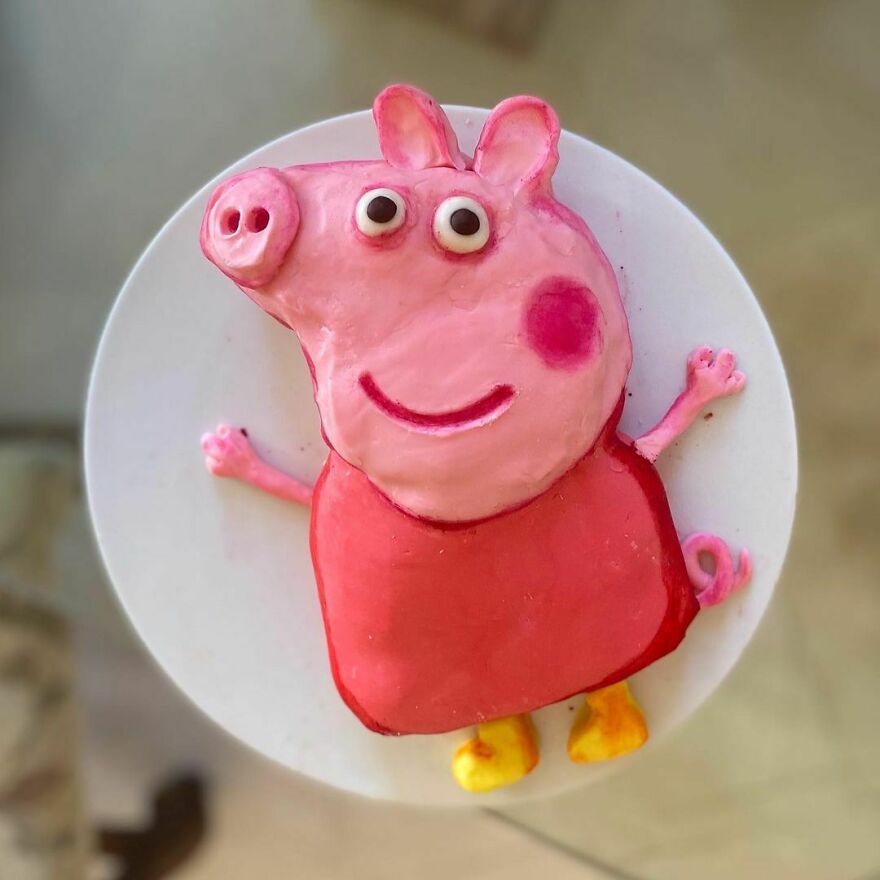 New Cake! Yeah, I’m Scared Too.
.
.
peppa Pig Cake! Video Coming Soon.
.
.
#cake #cakedecorating #cakedecorator #cakeart #memes #peppapig #peppapigmemes #peppapigcake #shrekmemes #funnymemes😂 #modelingchocolate #strawberry #vanilla #buttercream #gains #peppa #bakingthursdays