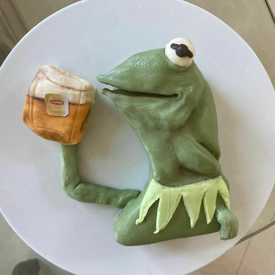 But That’s None Of My Business.. 🐸
.
.
my Newest Cake :) Vanilla Cake With Vanilla Buttercream. Video Coming To Insta Tomorrow 🍰
.
.
#cake #cakedecorating #tiktok #baker #bake #bakingthursdays #kermit #muppets #kermitcake #kermitmeme #shrekmemes #tea