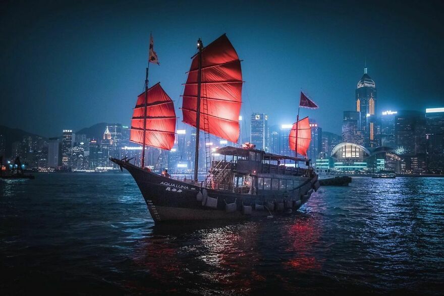 Aqua Luna, Hong Kong