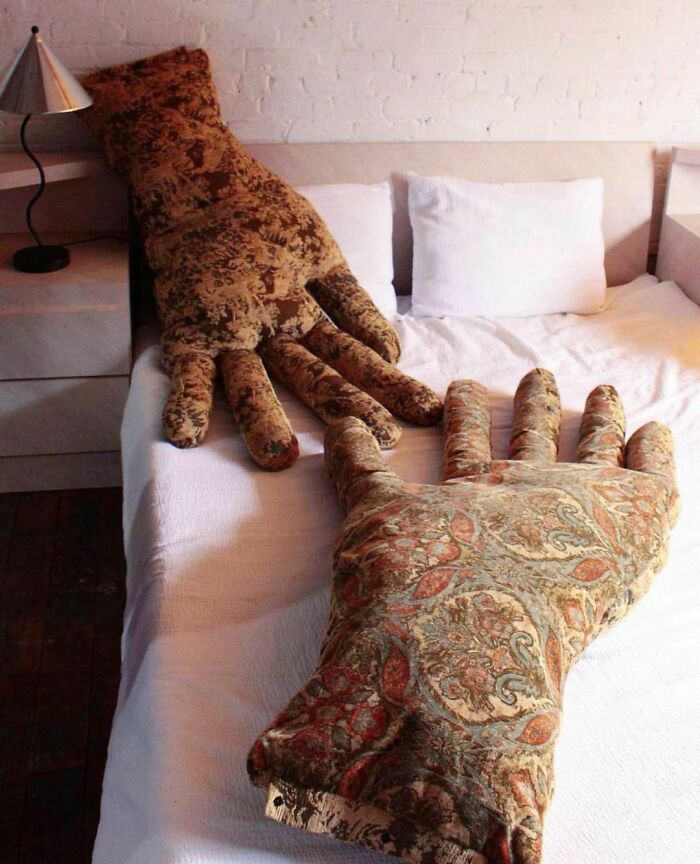 Haaaands... Touching Hands. Reaching Out... Touching Me... Terrifying Youuuuuuu