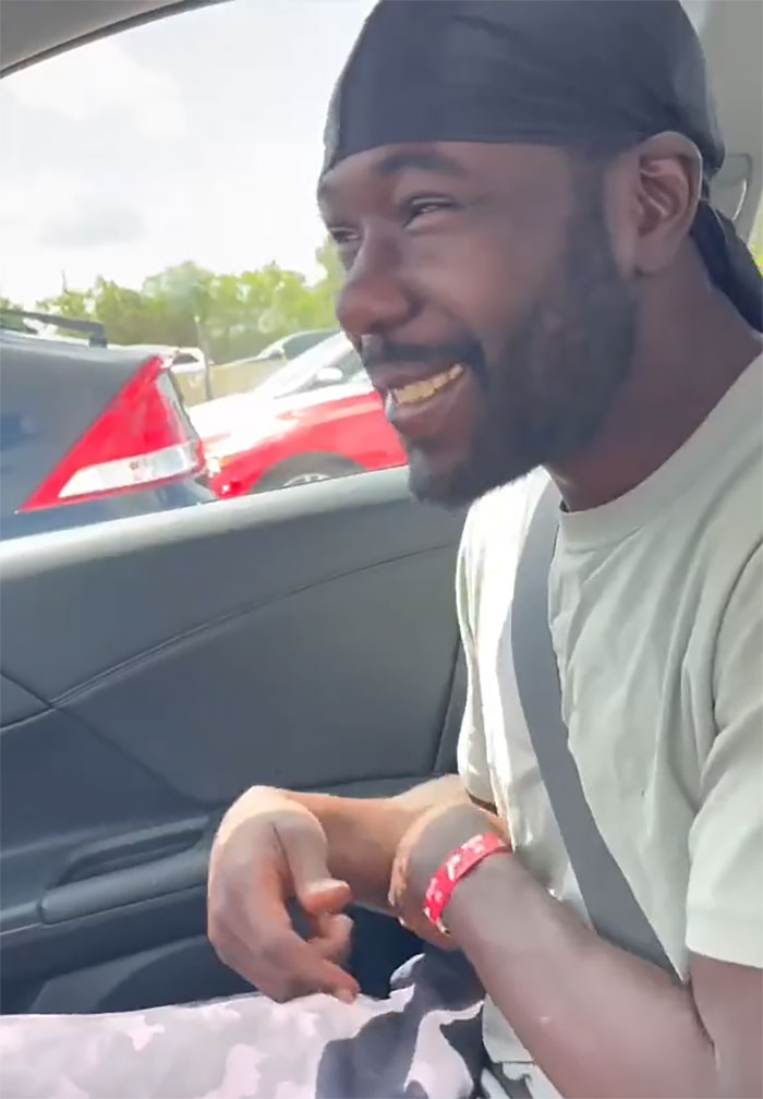 TikToker Takes On The Challenge Of Becoming Best Friends With A Stranger For A Day, Changes The Life Of A Homeless Man TikToker Takes On The Challenge Of Becoming Best Friends With A Stranger For A Day, Changes The Life Of A Homeless Man