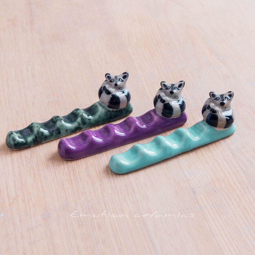 Brush Holder With Raccoons