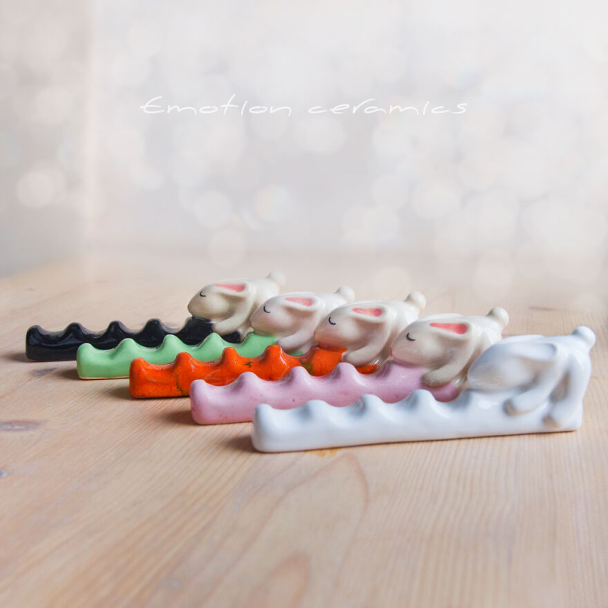 Brush Holder With Bunnies