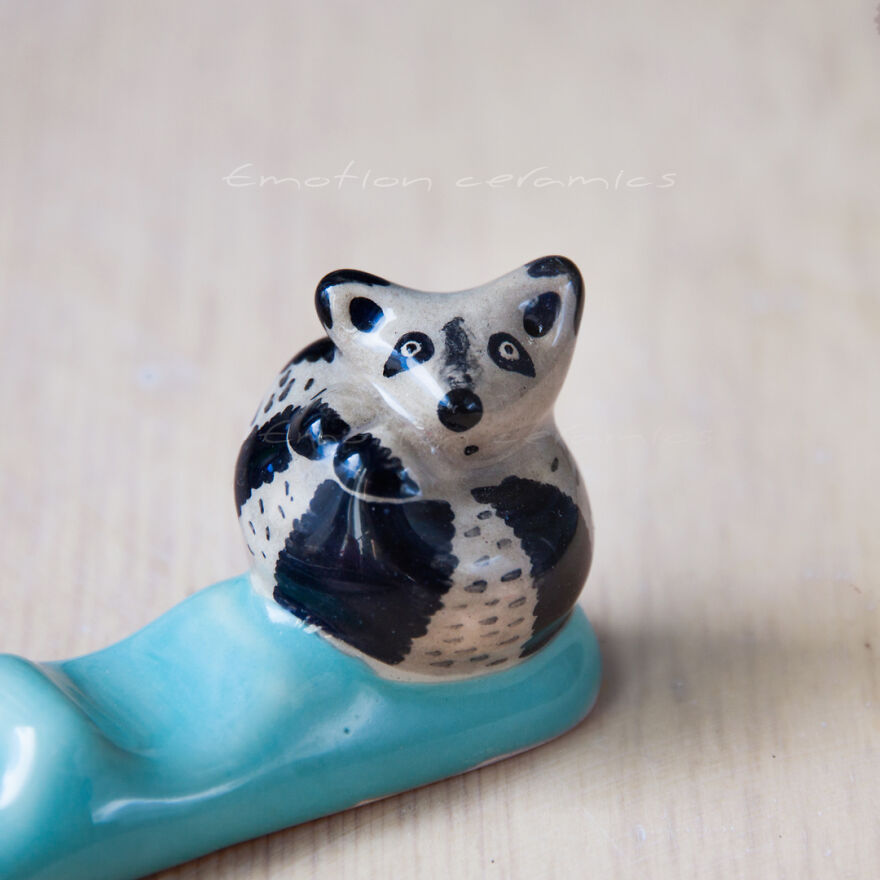 Brush Holder With Raccoon