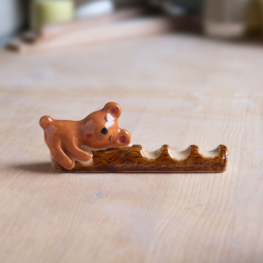 Brush Holder With Bear