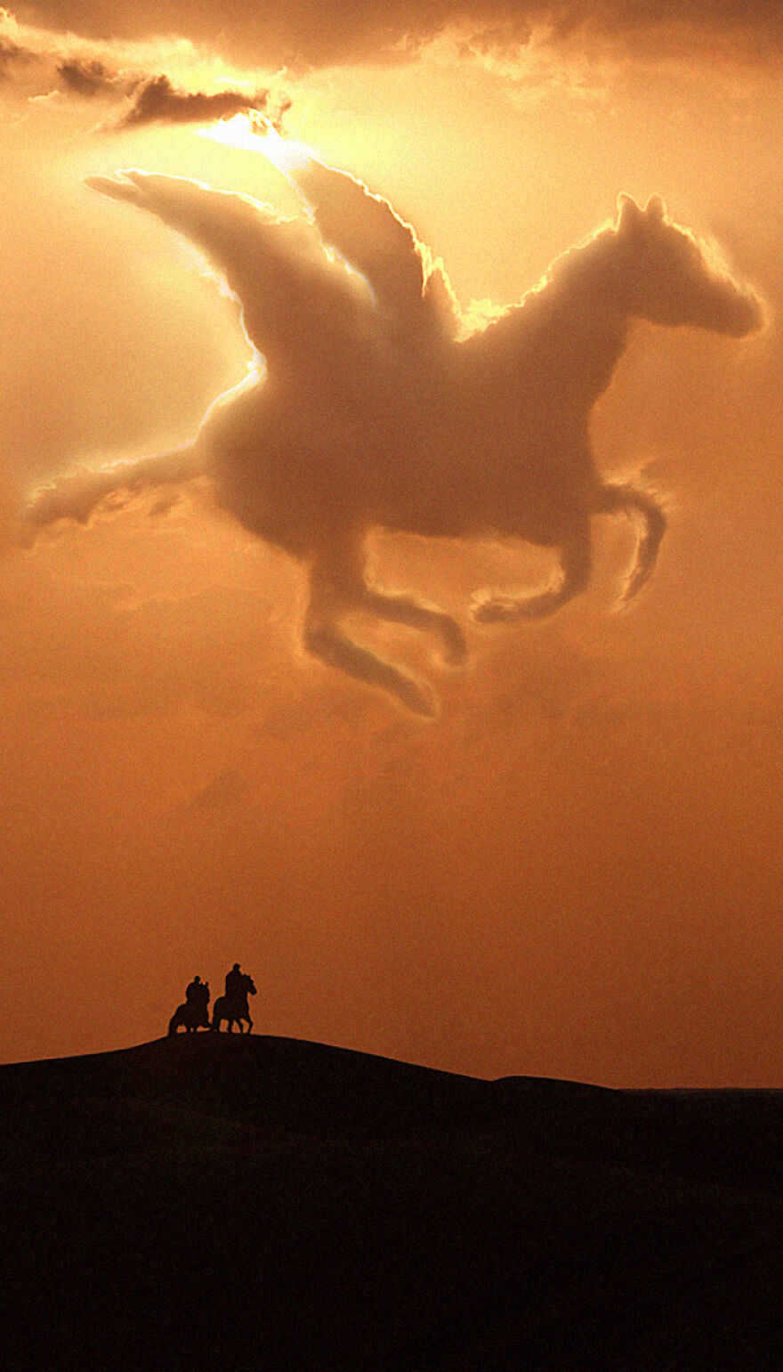 If You See Figures In Clouds, You Need To Know The Creativity Of These Artists