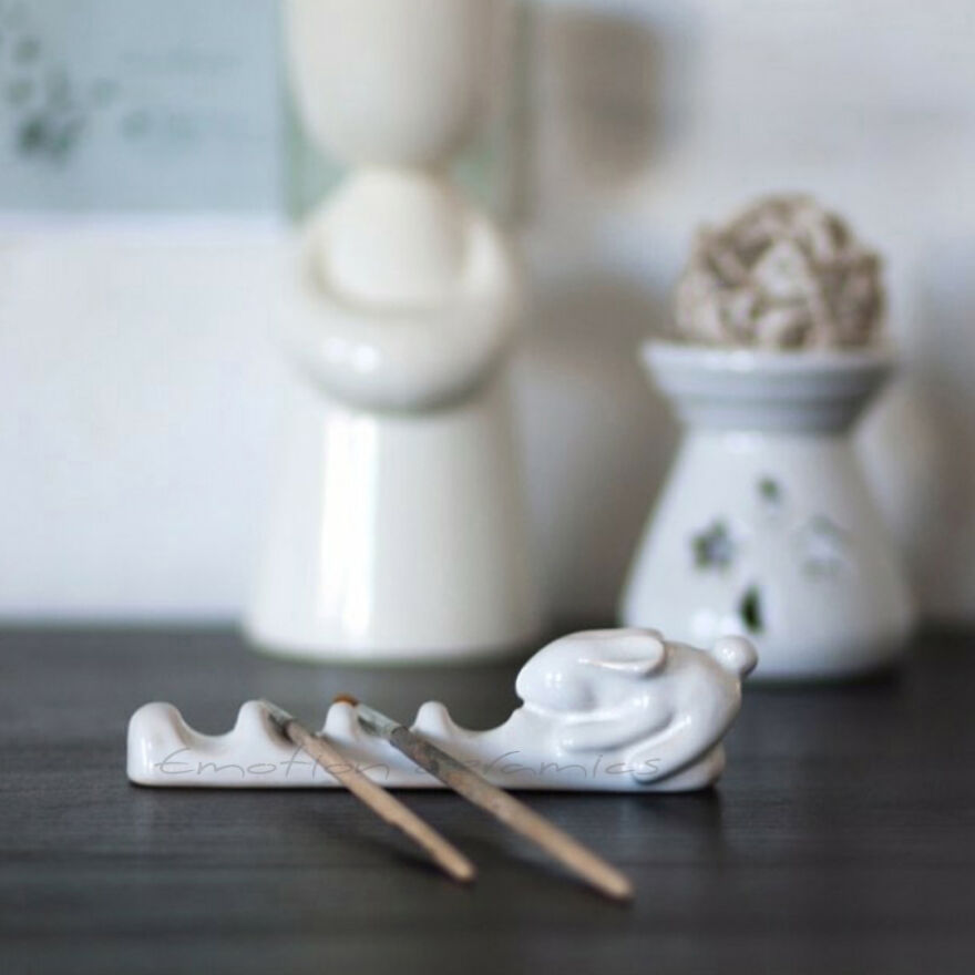 Brush Holder With Bunny