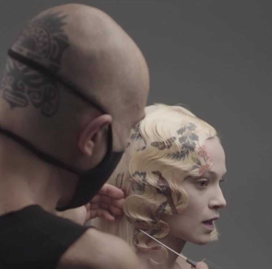 Instead Of Dyeing Hair, This Hairdresser Prints On It; Here Is His Beautiful "La Favorite" Collection Instead Of Dyeing Hair, This Hairdresser Prints On It; Here Is His Beautiful "La Favorite" Collection