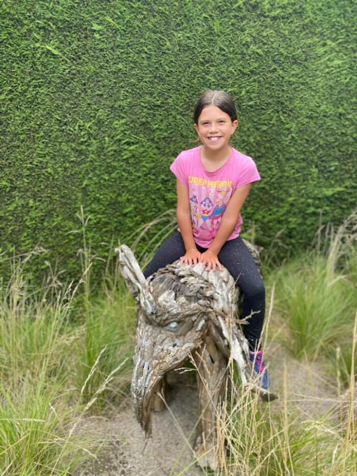 Girl's Idol Visits Her Instead Of Answering Her Heartwarming Letter