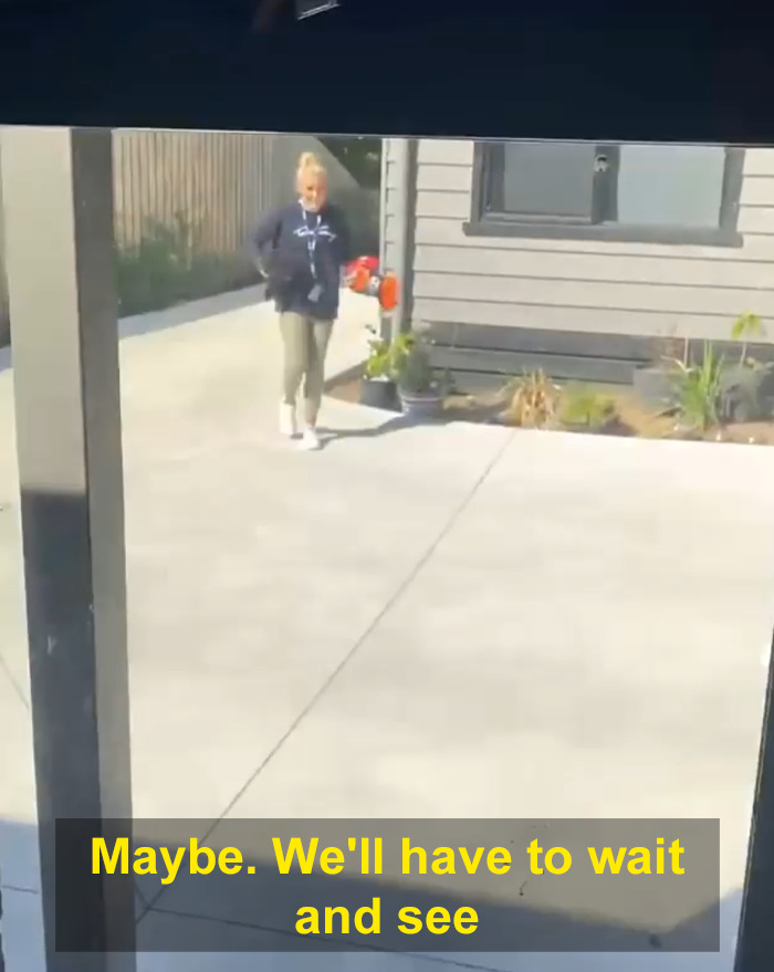 Girl's Idol Visits Her Instead Of Answering Her Heartwarming Letter