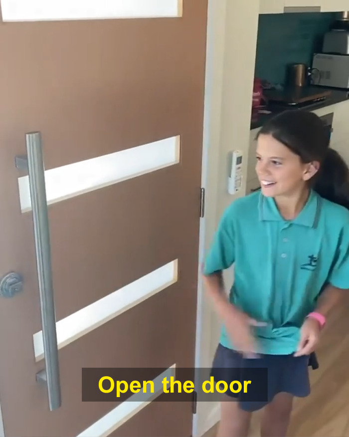 Girl's Idol Visits Her Instead Of Answering Her Heartwarming Letter