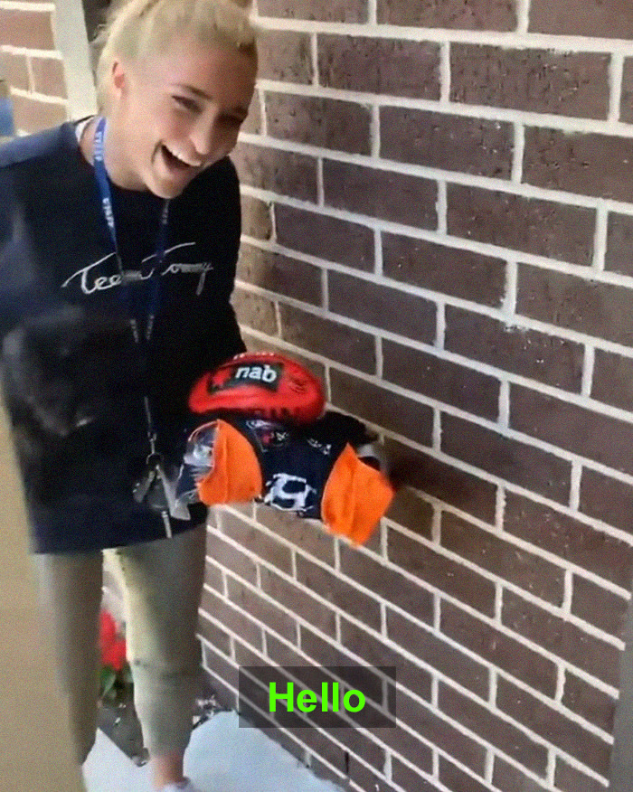 Girl's Idol Visits Her Instead Of Answering Her Heartwarming Letter