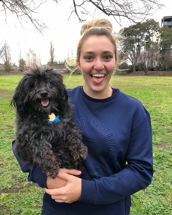 Girl's Idol Visits Her Instead Of Answering Her Heartwarming Letter