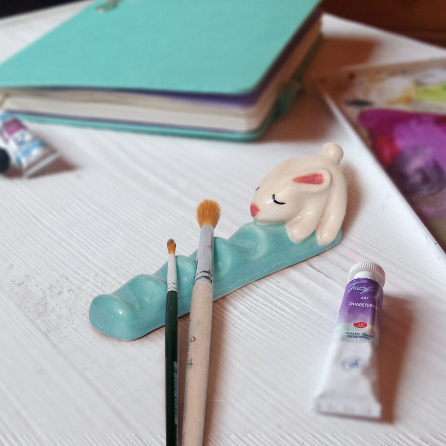 Brush Holder With Sleepy Rabbit