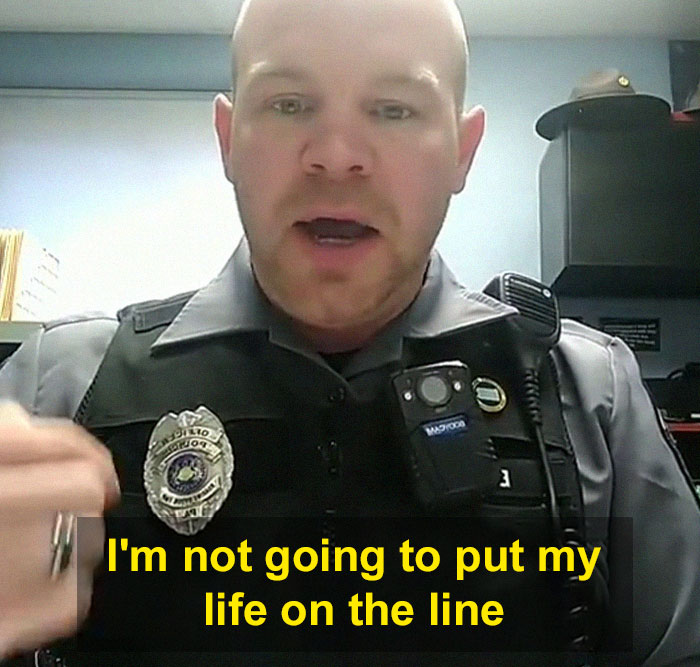 In This Viral Thread, This Policeman Calls Out Lazy Cops Who Pretend To 'Mistake' Guns For Tasers In This Viral Thread, This Policeman Calls Out Lazy Cops Who Pretend To 'Mistake' Guns For Tasers