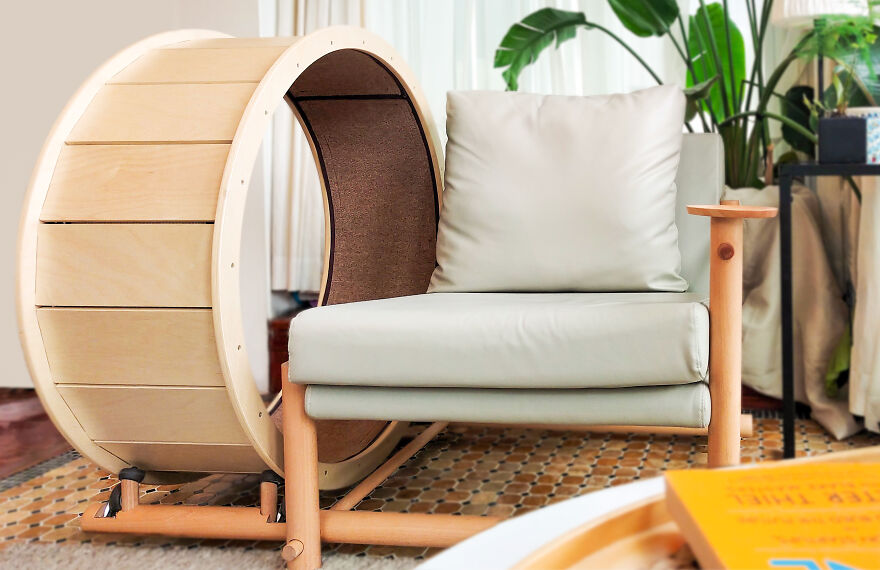 A Chair With An Integrated Running Wheel Was Invented For Cat Lovers A Chair With An Integrated Running Wheel Was Invented For Cat Lovers