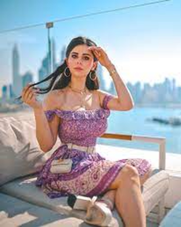 This Beautiful Woman Azzyland