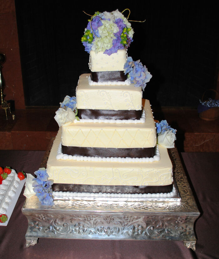 A 'Karen' Manager Throws Away An Expensive Birthday Cake Meant For The Employees, So They Devise A Revenge Plan