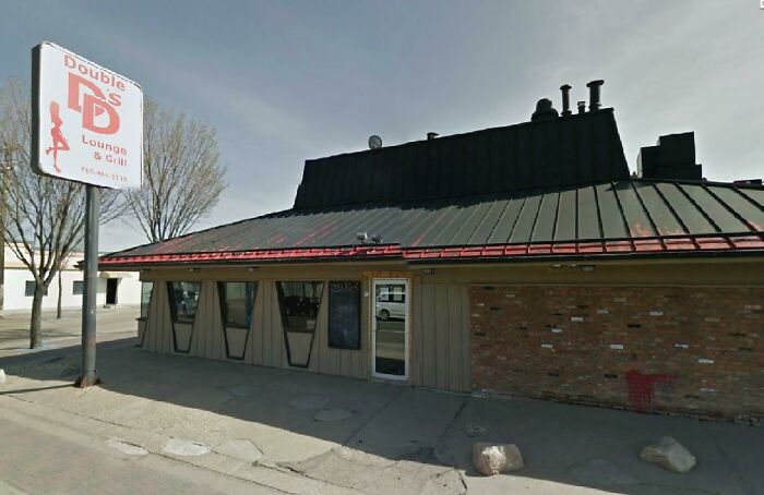 Pizza Hut Turned Into A Sketchy Restaurant