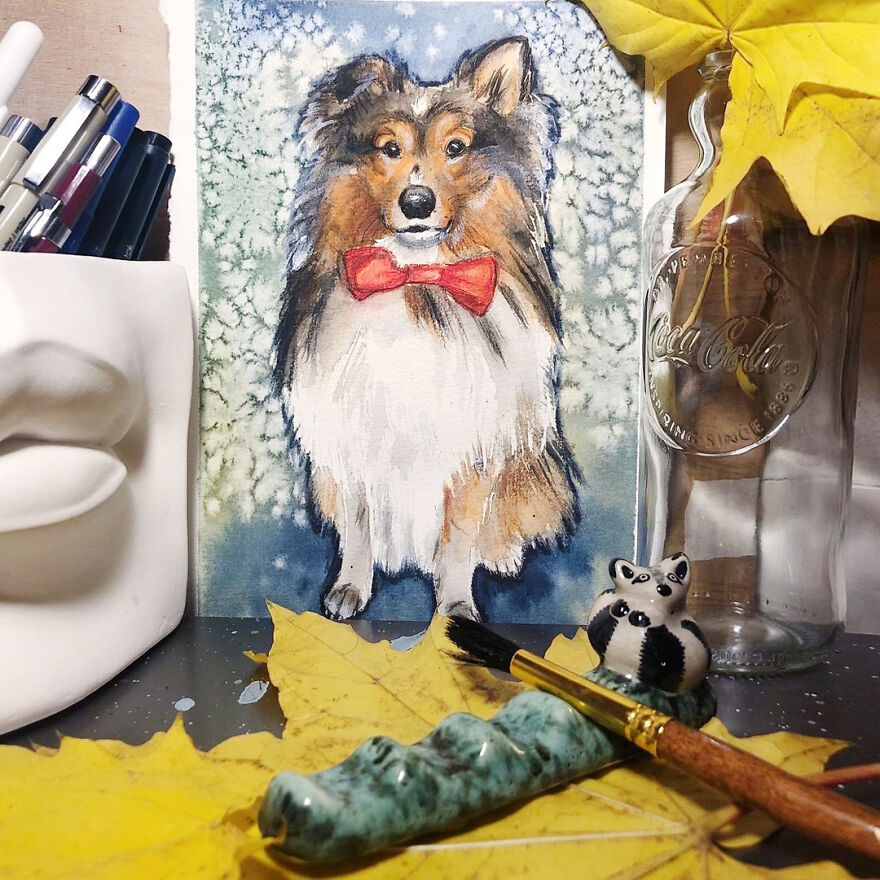 Brush Holder With Raccoon