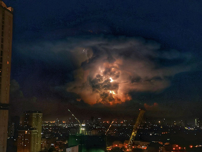 Lightning Storm On Long Exposure Made It Look Like A Nuclear Fallout