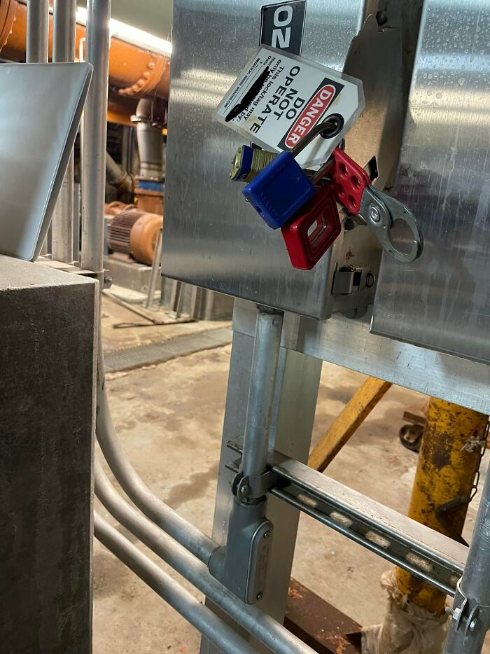 This It More Locks That I Normally See Them Use. There Are 4 Guys Working On It Currently