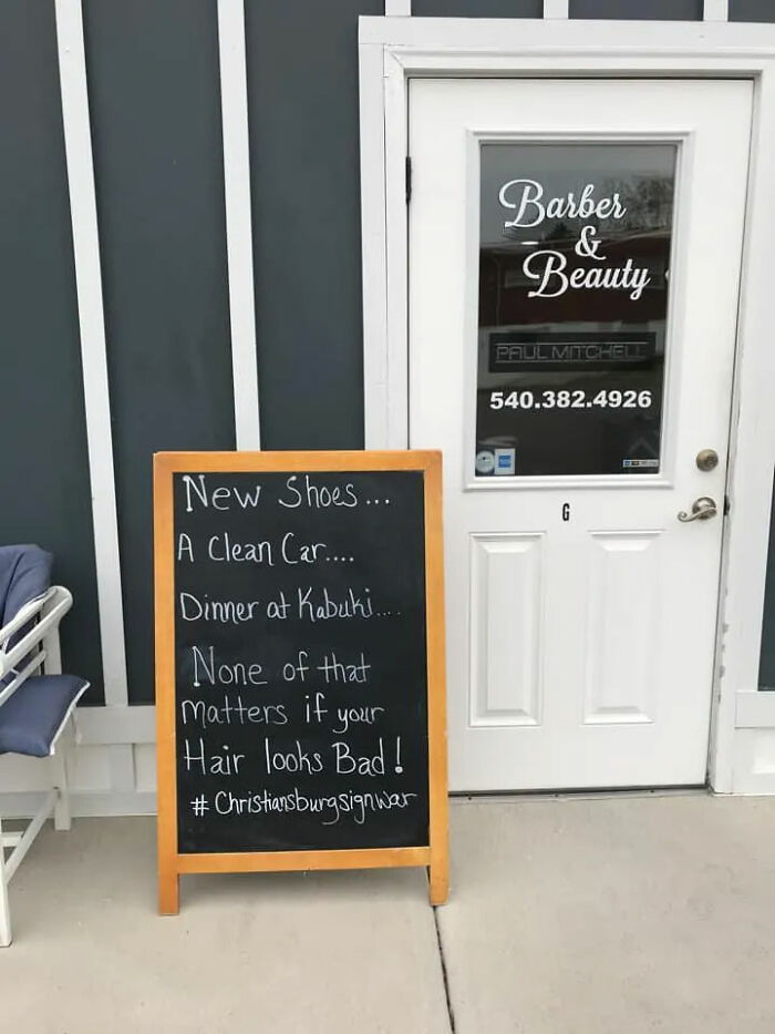 This Town Has A Sign War Going On Between Many Businesses And It's Entertaining The Locals (20 Pics) This Town Has A Sign War Going On Between Many Businesses And It's Entertaining The Locals (20 Pics)