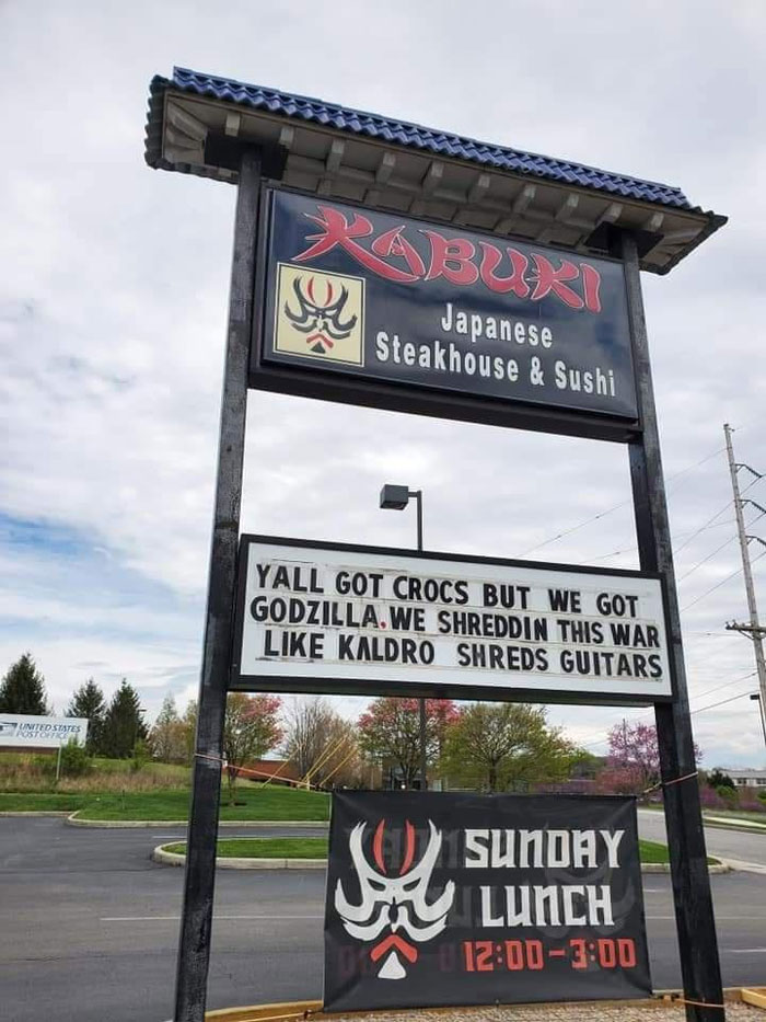 This Town Has A Sign War Going On Between Many Businesses And It's Entertaining The Locals (20 Pics) This Town Has A Sign War Going On Between Many Businesses And It's Entertaining The Locals (20 Pics)