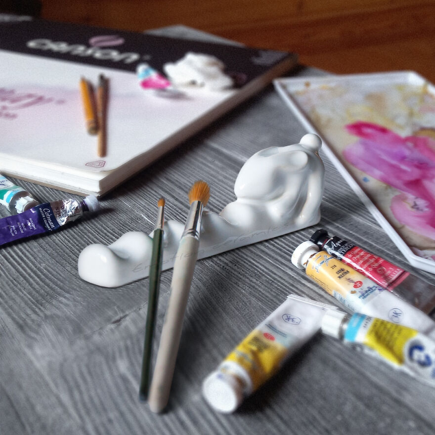 Brush Stand With White Rabbit