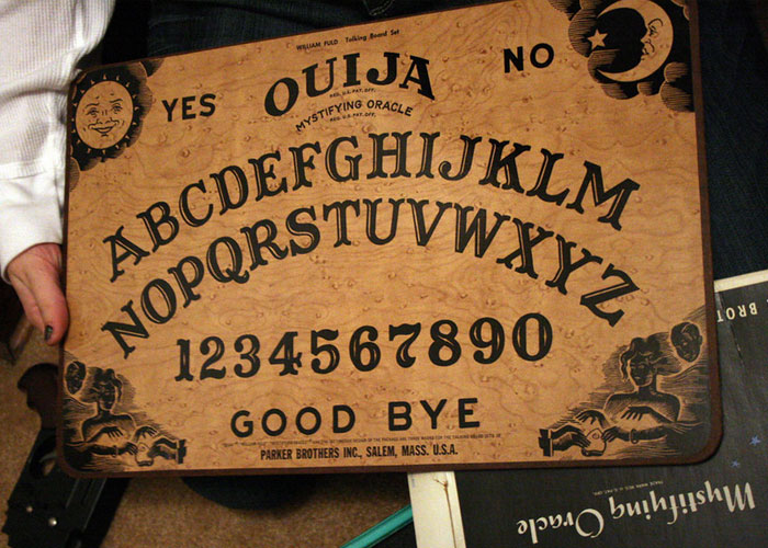 Babysitters Are Sharing The Darkest Secrets They've Uncovered While Working For Seemingly Normal Families (30 Stories)