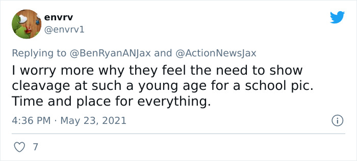 High School Photoshops Out All Traces Of Cleavage In The Yearbook Pics Of 80 Girls And Parents Are Not Happy High School Photoshops Out All Traces Of Cleavage In The Yearbook Pics Of 80 Girls And Parents Are Not Happy